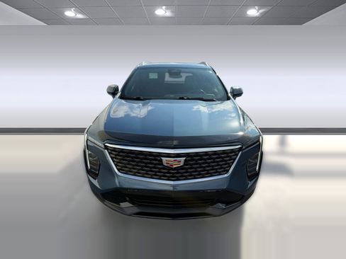 Used 2025 Cadillac XT4 Premium Luxury image 6