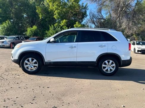 Used 2013 Kia Sorento LX w/ Convenience Pkg AWD/4WD image 2