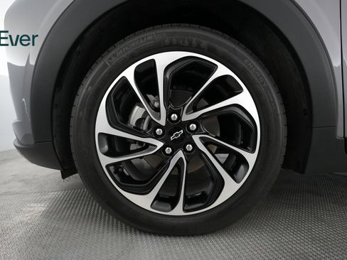 Used 2022 Chevrolet Bolt EUV Premier w/ Sun & Sound Package image 17