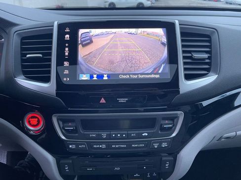 Used 2017 Honda Pilot Touring image 10