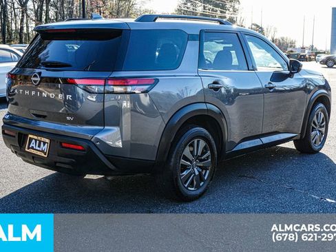 Used 2024 Nissan Pathfinder SV image 6