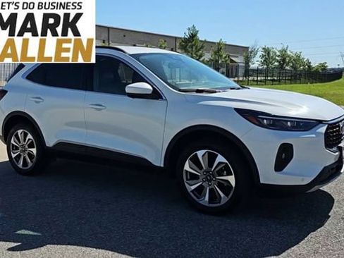 Used 2024 Ford Escape Platinum AWD/4WD image 2