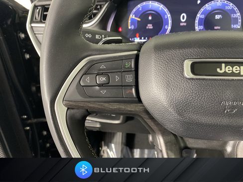 Used 2023 Jeep Grand Cherokee Limited image 24