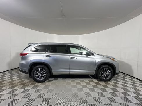 Used 2017 Toyota Highlander AWD V6 image 8