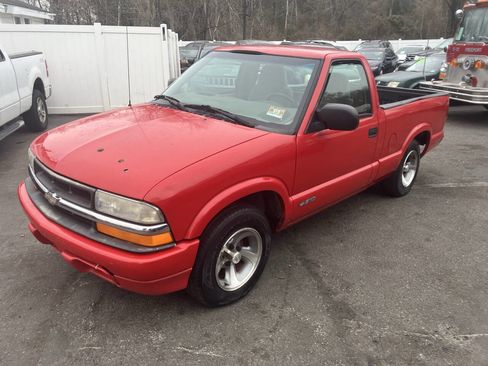 Used 2000 Chevrolet S10 Pickup LS w/ Preferred Equipment Group image 4
