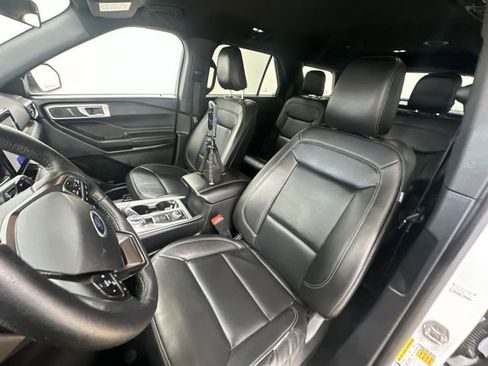 Used 2020 Ford Explorer XLT w/ Equipment Group 202A image 14