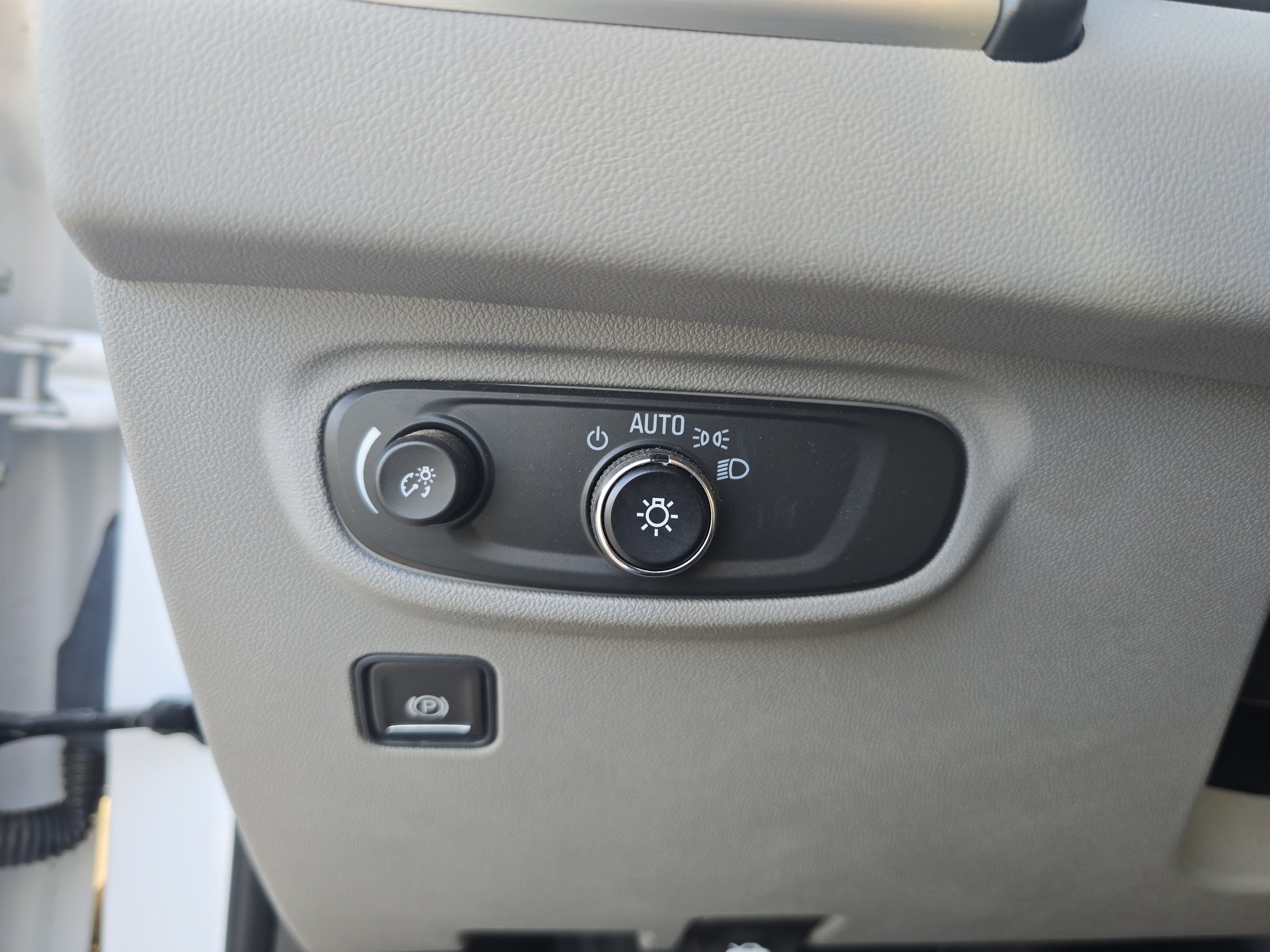 Used 2023 GMC Terrain SLE w/ Driver Convenience Package FWD image 24