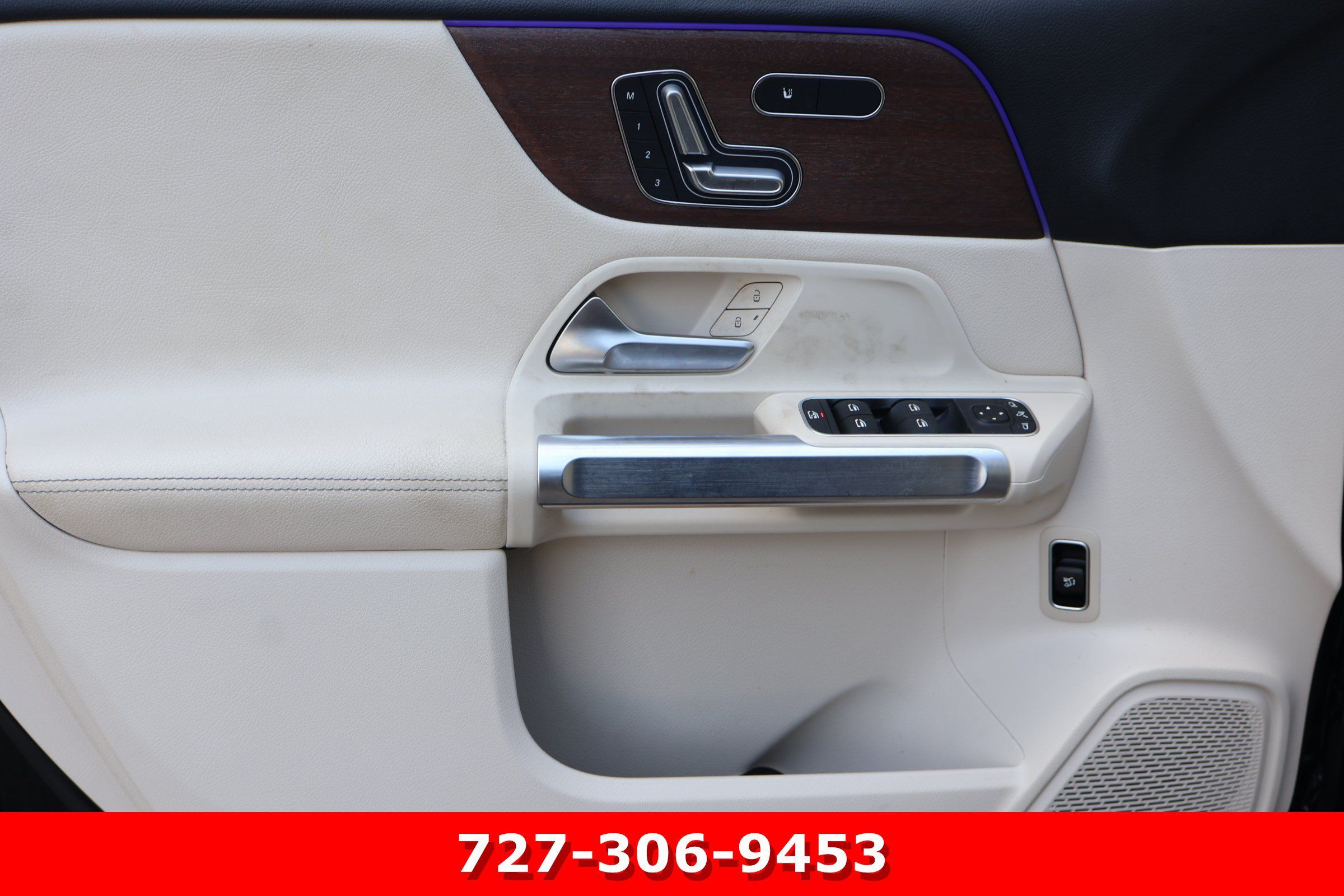 Used 2023 Mercedes-Benz GLB 250 4MATIC w/ Premium Package image 13