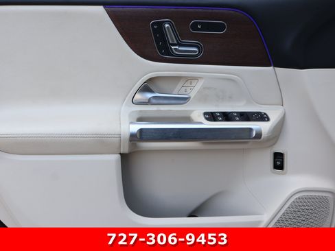 Used 2023 Mercedes-Benz GLB 250 4MATIC w/ Premium Package image 13