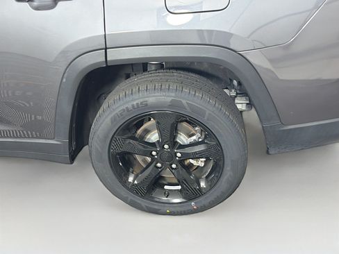 Used 2023 Jeep Grand Cherokee L Laredo RWD image 11