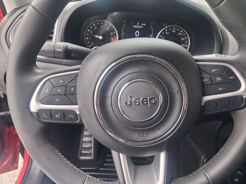Used 2018 Jeep Renegade Latitude w/ Popular Equipment Group AWD/4WD image 14