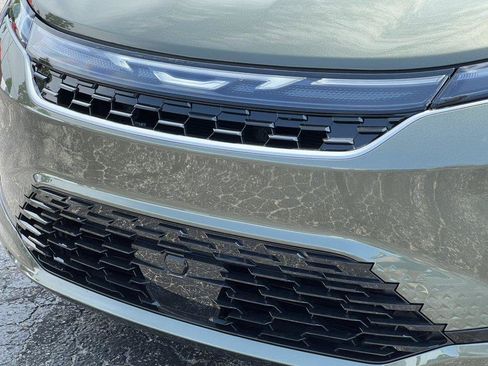 New 2027 Chrysler Pacifica Select FWD image 34