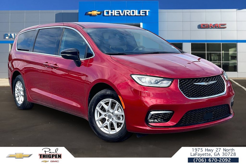 Used 2025 Chrysler Pacifica Select FWD image 1