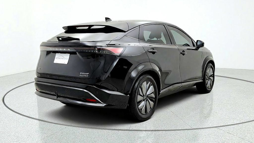 Used 2024 Nissan Ariya AWD image 5