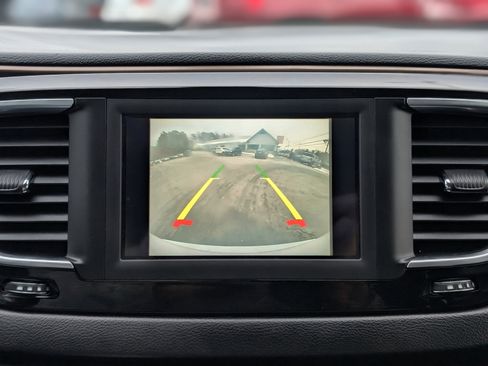 Used 2018 Chrysler Pacifica Touring-L image 3