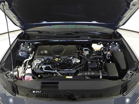 Used 2025 Toyota Camry SE FWD image 6