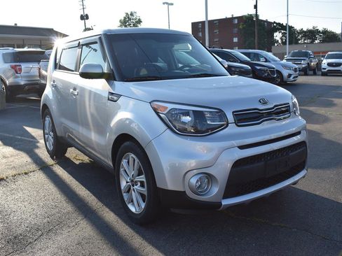 Used 2018 Kia Soul + image 3