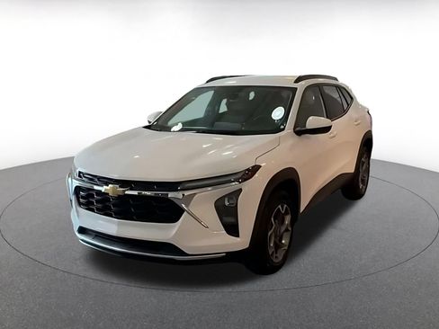 Used 2025 Chevrolet Trax LT w/ LT Convenience Package FWD image 7