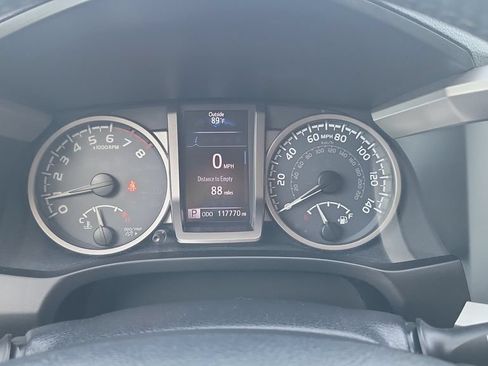 Used 2017 Toyota Tacoma SR5 w/ Tow Package RWD image 21