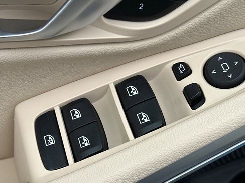 Used 2025 BMW 330i Sedan w/ Premium Package image 12