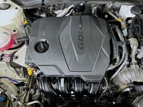 Used 2025 Kia Sportage LX image 30