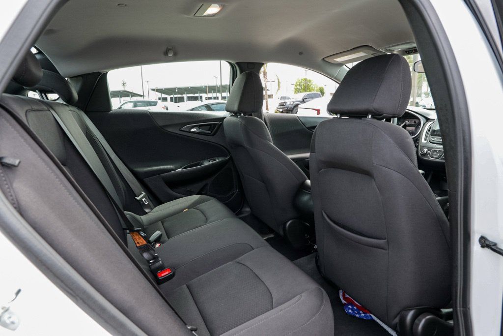 Used 2025 Chevrolet Malibu RS FWD image 23