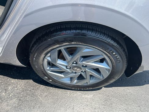 Used 2025 Hyundai Elantra Hybrid FWD image 54