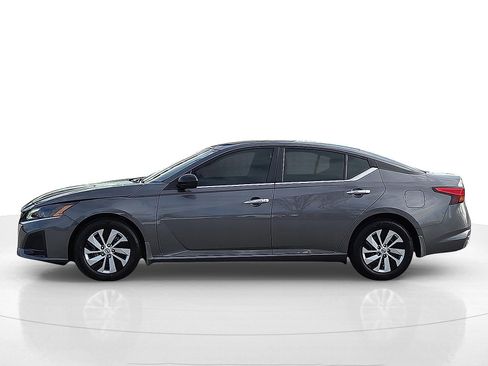 Used 2024 Nissan Altima 2.5 S image 3