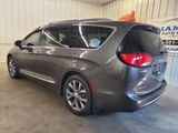 Used 2017 Chrysler Pacifica Limited image 4