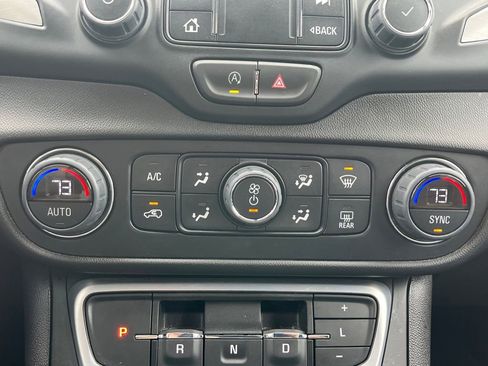 Used 2024 GMC Terrain SLT image 4