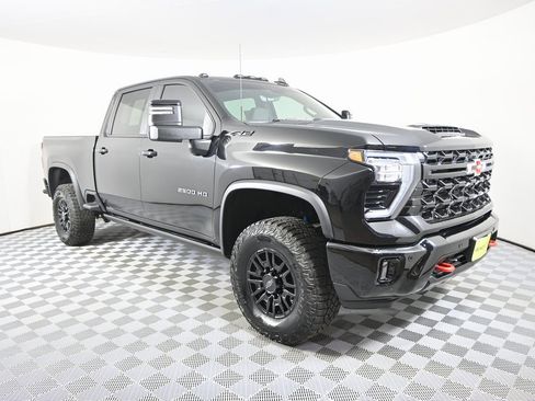 Used 2025 Chevrolet Silverado 2500 ZR2 w/ Technology Package image 10