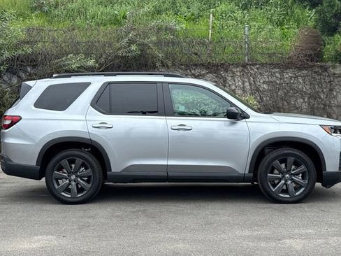 New 2026 Honda Pilot Sport image 3