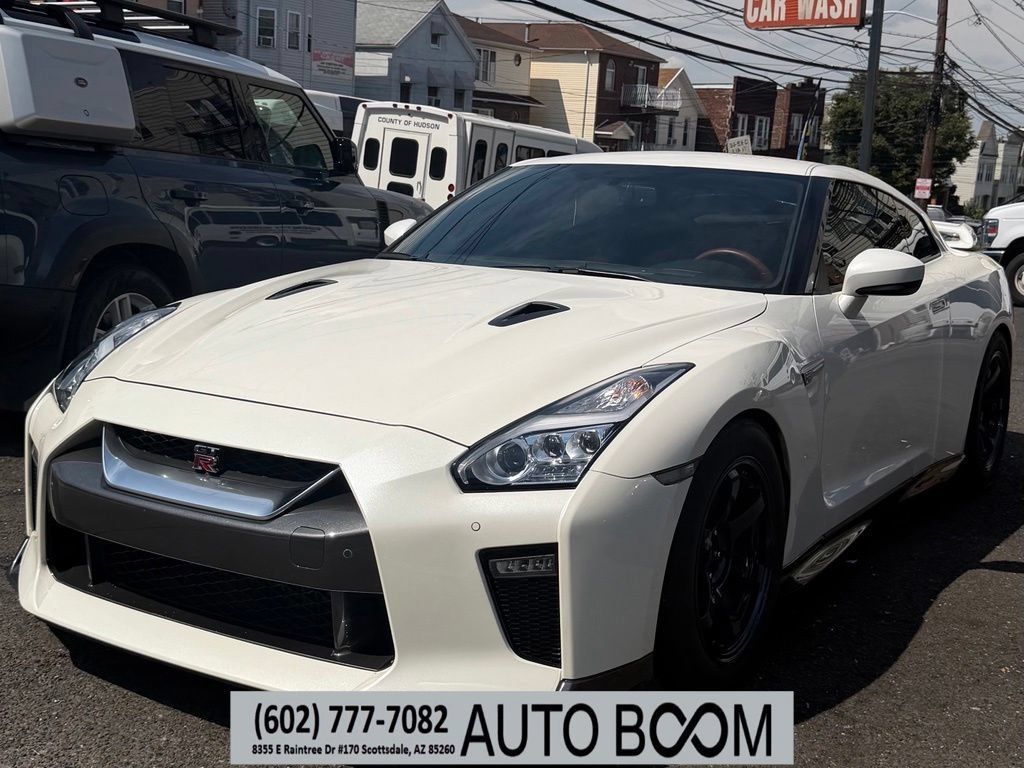 Used 2019 Nissan GT-R Premium w/ Premium Interior Package AWD/4WD image 1