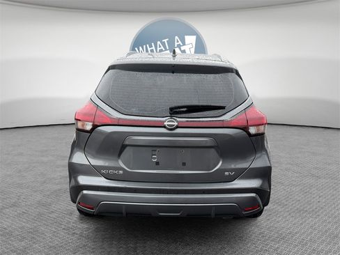 Used 2022 Nissan Kicks SV image 5