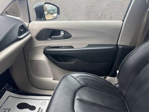 Used 2019 Chrysler Pacifica Limited FWD image 27