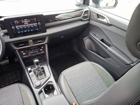 Certified 2025 Volkswagen Taos SE image 16