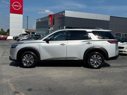 Certified 2025 Nissan Pathfinder SV FWD image 6