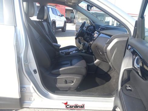 Used 2022 Nissan Rogue Sport SL w/ Premium Package image 20