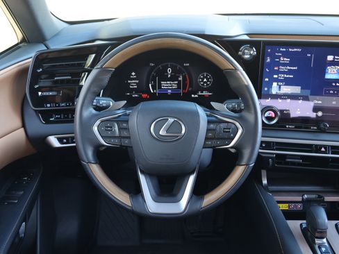 Certified 2025 Lexus RX 350 Premium w/ Accessory Package (Z1) image 17