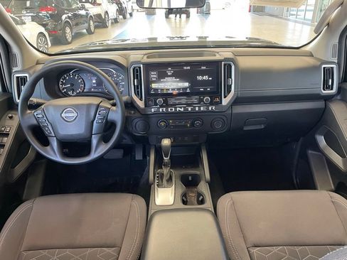 Certified 2025 Nissan Frontier SV image 9