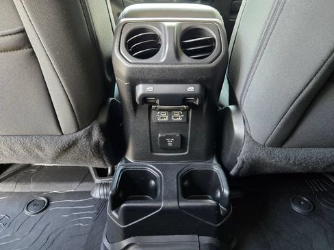 Used 2018 Jeep Wrangler Unlimited Sahara AWD/4WD image 34