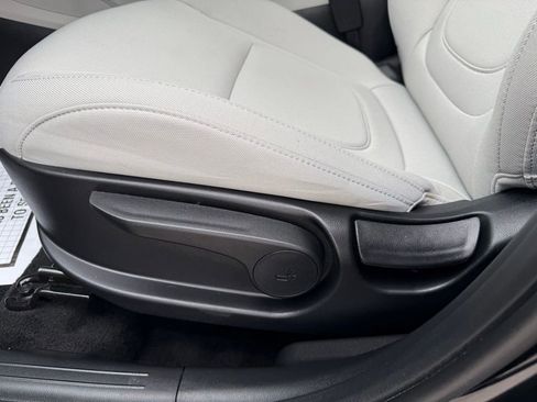 Certified 2025 Hyundai Tucson SE FWD image 15