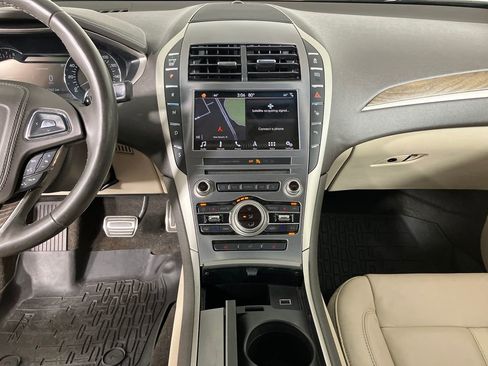 Used 2018 Lincoln MKZ Select w/ Technology Package image 29