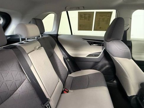 Used 2022 Toyota RAV4 XLE image 40