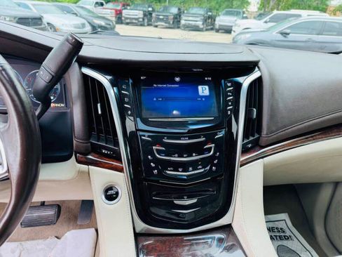Used 2015 Cadillac Escalade ESV Luxury image 12