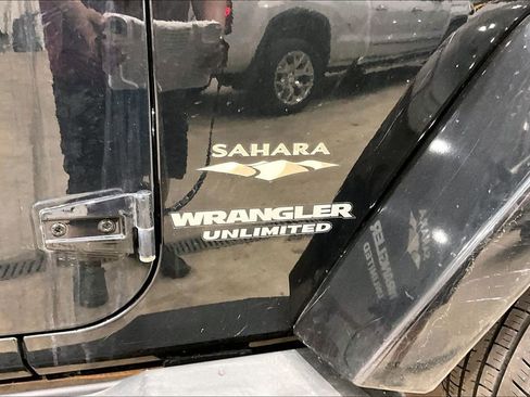 Used 2012 Jeep Wrangler Unlimited Sahara w/ Dual Top Group AWD/4WD image 8
