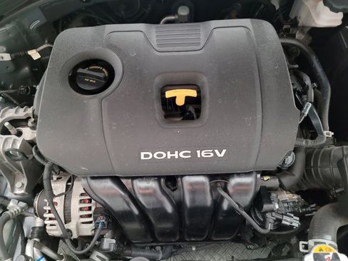 Used 2017 Hyundai Elantra SE w/ Cargo Package image 30