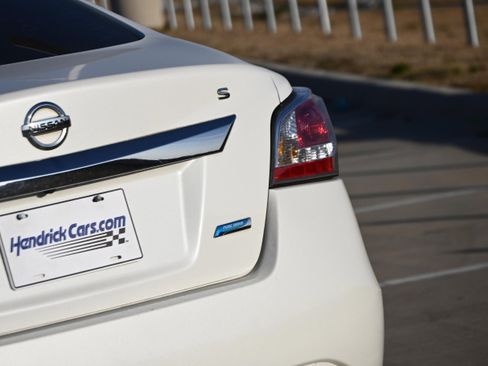 Used 2014 Nissan Altima 2.5 S w/ Display Audio Package image 6