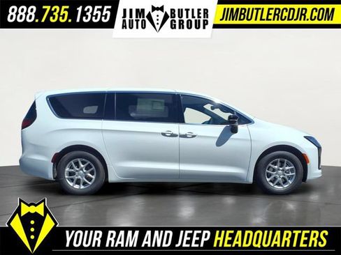 New 2027 Chrysler Pacifica Select FWD image 2