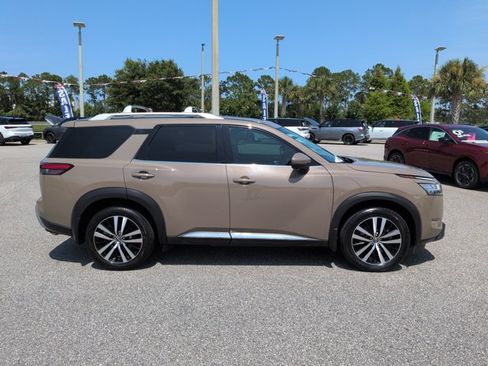 Used 2023 Nissan Pathfinder Platinum AWD/4WD image 4